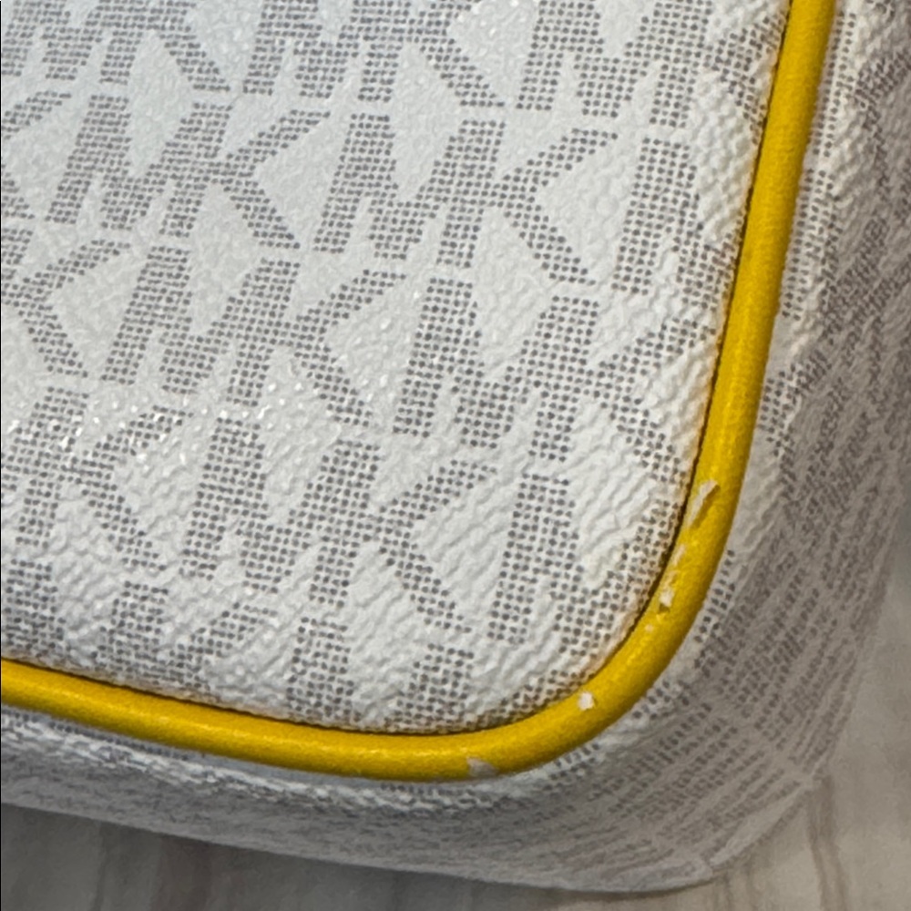 Michael Kors Bag Kenly Jet Set Signature Logo White Yellow Camera Crossbody - Picture 15 of 17